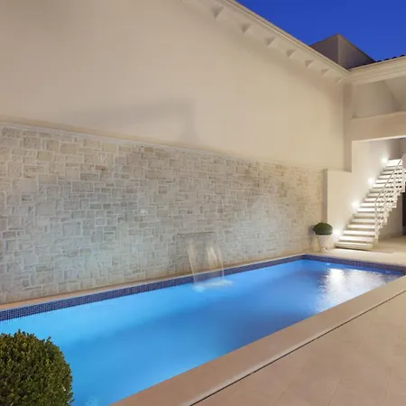 Villa Vita-vabriga By Guide